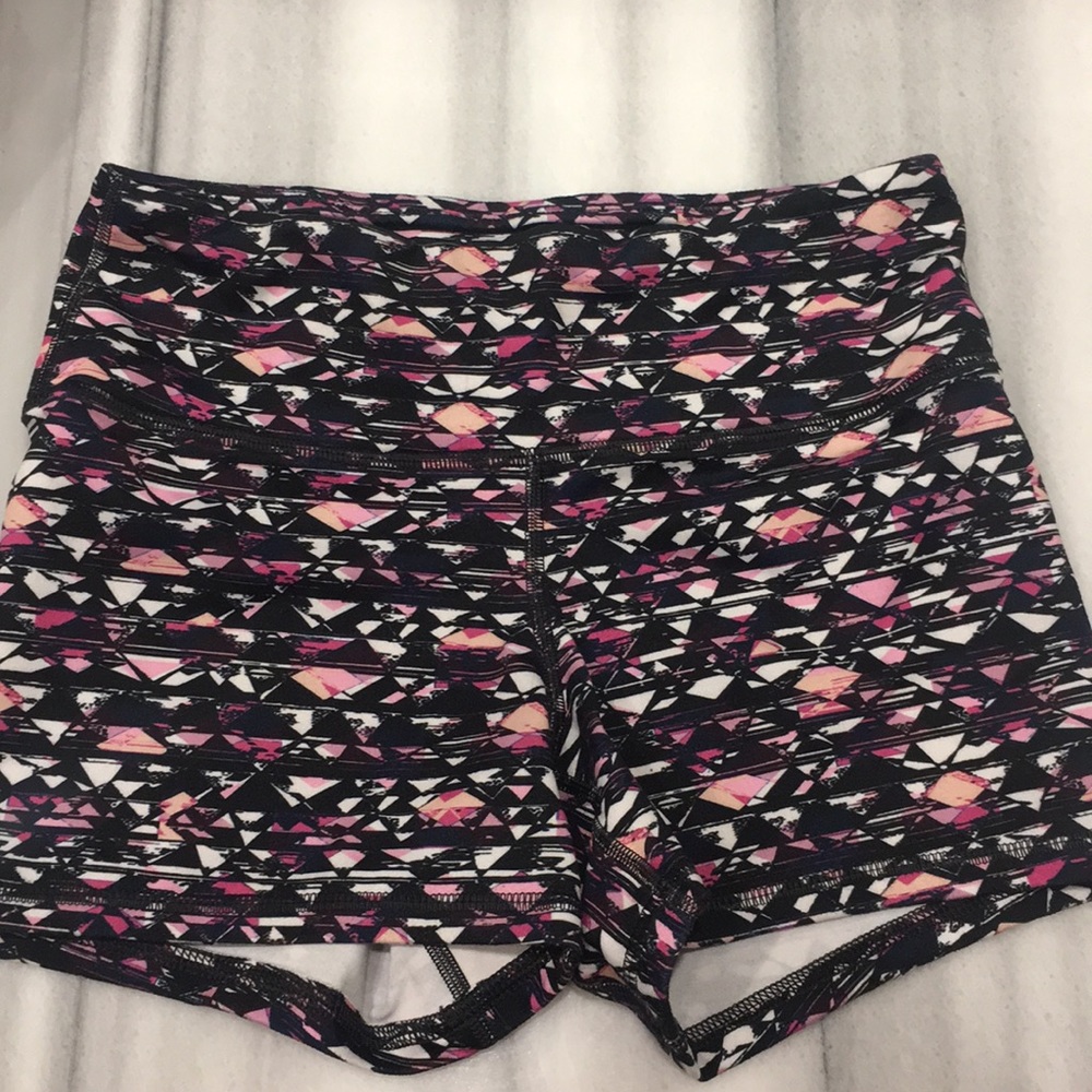 FLEO shorts size small. Lightly worn.